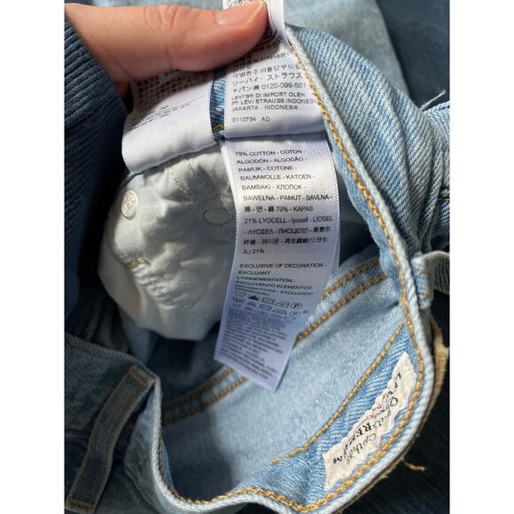 Levi's Ribcage Light Wash Button Fly Cotton Blend High Rise Shorts Size 31 - Picture 6 of 7